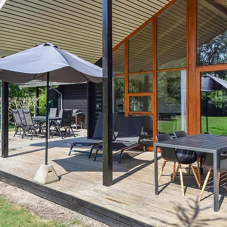 Dom wakacyjny Three-bedroom In