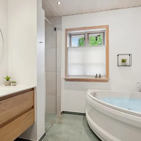 Three-bedroom In בית נופש Oksbøl